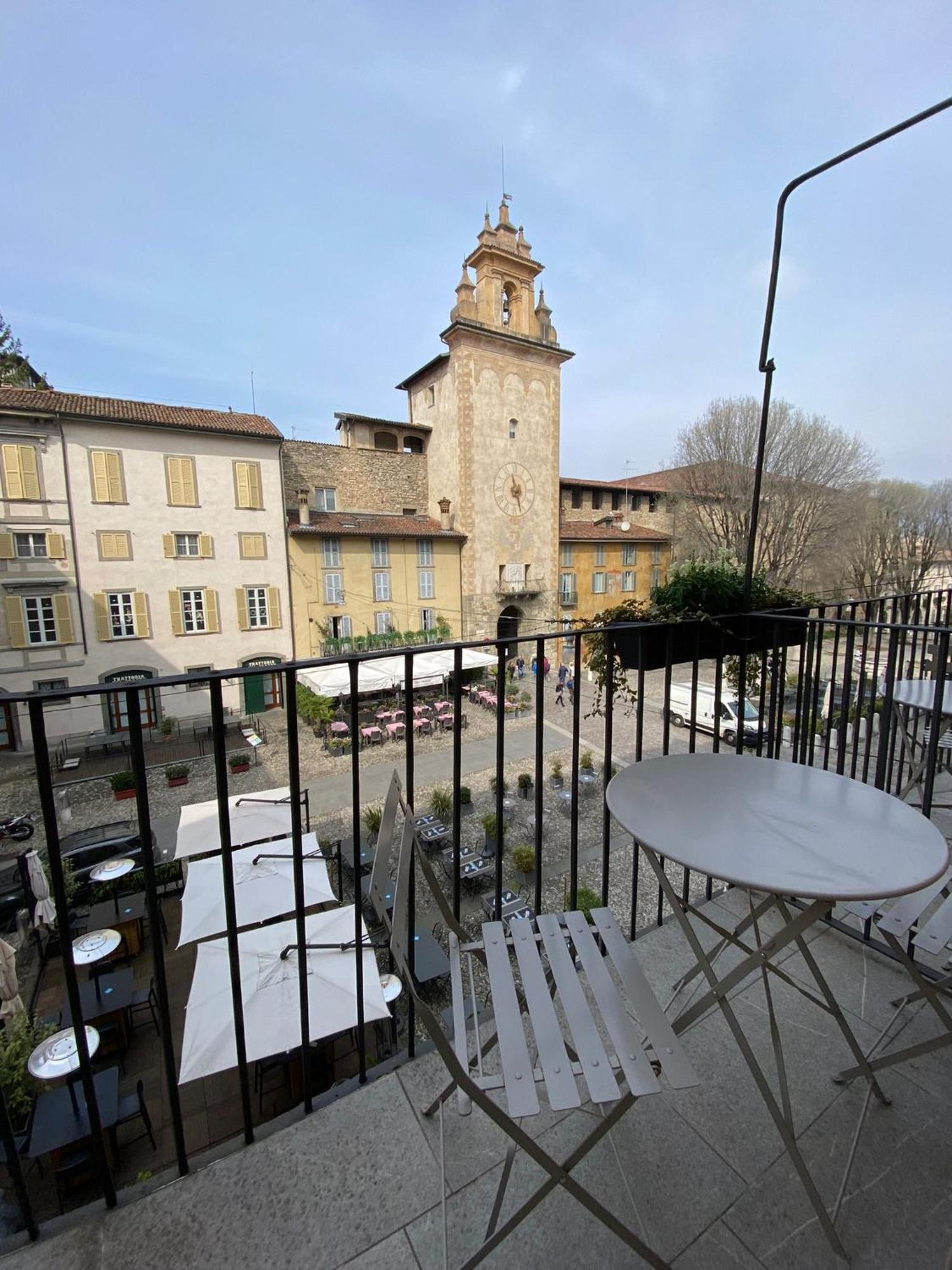 Piazza Mascheroni Home Bergamo Bagian luar foto
