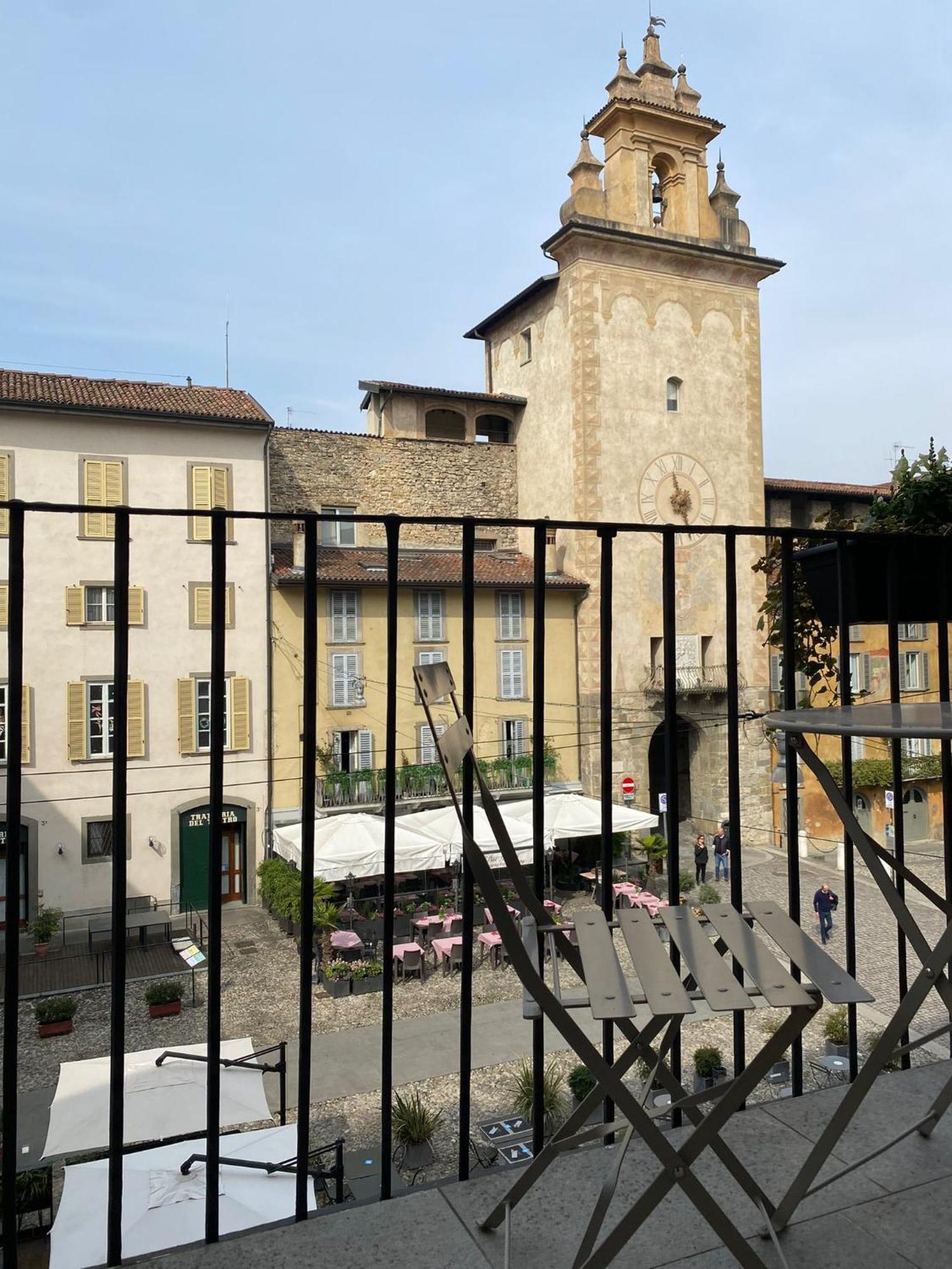 Piazza Mascheroni Home Bergamo Bagian luar foto