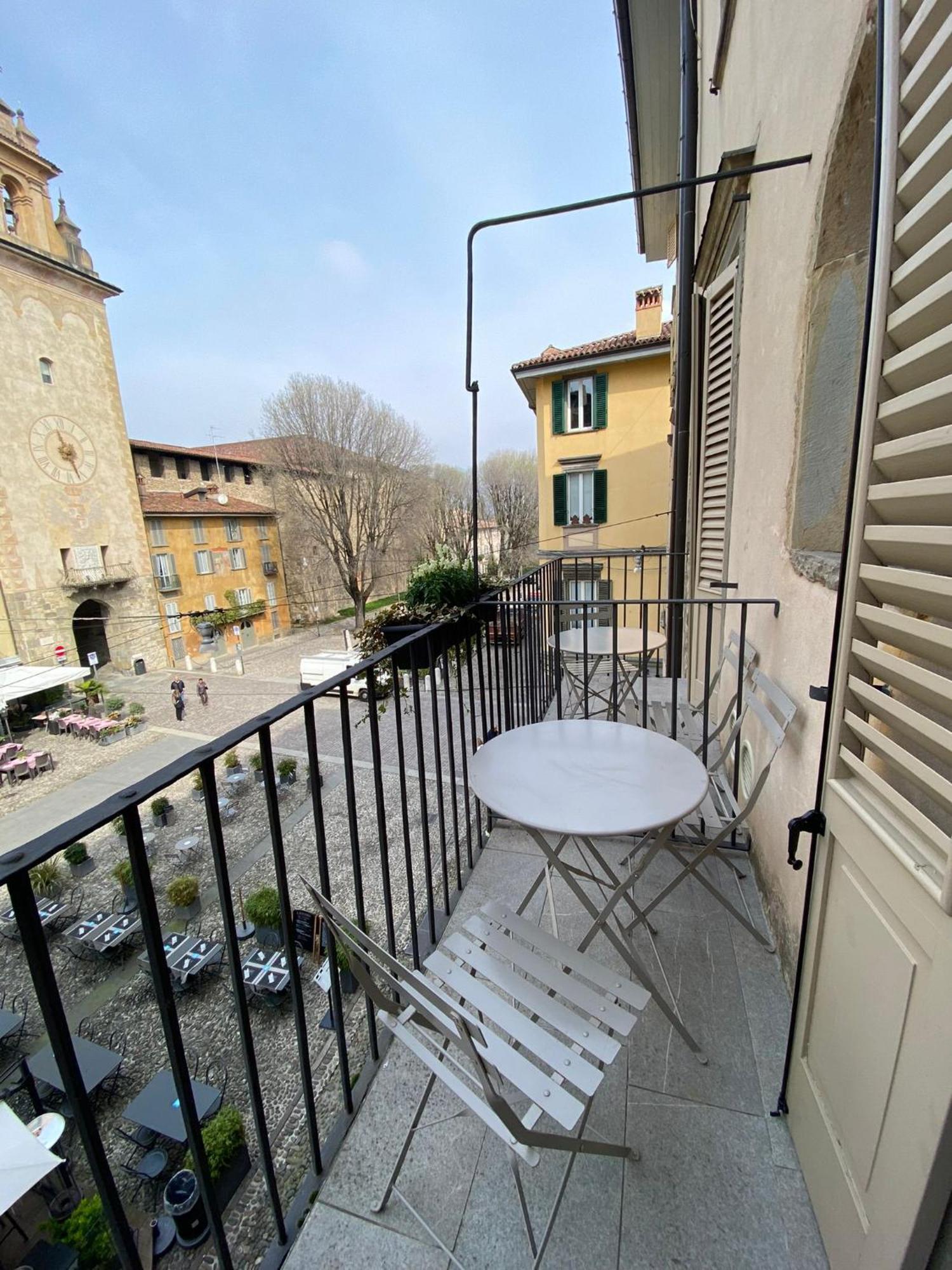 Piazza Mascheroni Home Bergamo Bagian luar foto